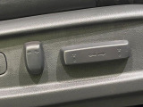 【パワーシート】スイッチ一つで簡単にシートの微調整が可能!電動だから力もいりません!快適なシートポジションにセットして、快適なドライブをお楽しみください。