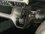 オートマチックシフトレバーは、手になじみ操作しやすい形状で安全運転にもつながります♪