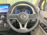 インテリアに合わせたデザインのステアリングは、運転される方のことも考え、運転しやすい形状、大きさです。是非一度、実際に触ってお確かめください。