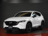 マツダCX-5のフロントマスクは、立体感のあるグリルと精悍なヘッドランプが上質な存在感を演出します。魂動デザインによる洗練された風格と力強さを兼ね備えた姿を、ぜひ店頭でお確かめください。