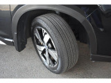 タイヤサイズは225/55R18です