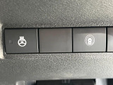 【ステアリングヒーター】冬場に冷たくなりやすい革巻きステアリングを、スイッチ一つで素早く適温に!エアコンよりも早く温まってくれるので、寒い日の運転も快適になりますね♪