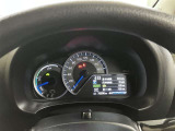 メーターの針はHV車にあわせて青色になっています。