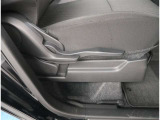 【シートアジャスター】上下調整できるシートアジャスター!運転手にあったドライバーズポジションができますね。