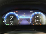 とっても見やすいメーターです。夜間時はラグジュアリーな気分にさせてくれる照明が魅力ですので、夜のドライブも楽しみになりますよ♪