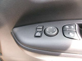 ドアミラーの鏡面の調節、格納は運転席からすべて操作できます!