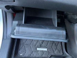 車検証一式が入りやすくなっています。