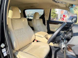 運転席シート廻りは使用感も少なく、良好な状態となっています。前オーナー様が丁寧に使っていたことがよくわかりますね。