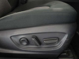 パワーシート搭載。微妙な調整が手軽にでき、ピッタリのポジションで運転することが可能です。