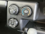 マニュアルエアコン装着です。夏は、快適に、冬でも車内の曇りを取ってくれるので安全です。