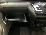 収納スペースもたくさん有ります☆車検証や小物類などすっきり収納♪