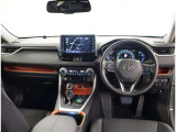 オシャレなインテリアで運転する気分も盛り上がりますよね^^