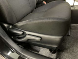 シンプルながらホールドの良いシートです。 しっかりホールドしてくれるシートの方が長く座っていても疲れにくいです!