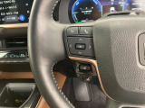 運転中、オーディオの操作をしてて、ハッとしたことはありませんか?ステアリングスイッチは、運転中でもハンドルでオーディオの操作が可能です。安全なドライブをサポートします。