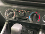 寒い冬も暑い夏も全席に快適な空調を届けてくれる、ダイヤル式エアコンを装備♪