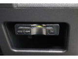 高速道路走行の料金所をノンストップで通過できるETCを装備!※ ETCカードのお申し込みも当社にお任せ下さい!