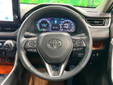 【純正革巻きステアリング】上質な革を使用することで、手にしっかり馴染みとても運転しやすいハンドルです♪