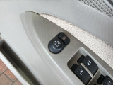 狭い駐車場で便利な電動格納ドアミラーが付いています。