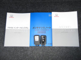 カギをバッグやポケットに入れたままでもドアロックの開閉やエンジン始動ができる『スマートキー』付き!暗くなってもキー穴を捜す必要が無くとっても便利ですから人気の装備です!