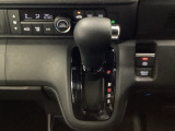 停車中にブレーキペダルを踏み続けなくてもブレーキ保持ができるオートマチックブレーキホールド機能もついております。