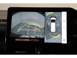 車両を上から見たような映像表示するパノラミックビューモニター付き!