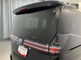LEDテールライトです。省電力、高輝度のLEDは明るく照らすので夜間運転時の視認性を高めます。スタイリッシュな見た目で細かいところもこだわりたいあなたに!