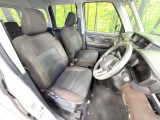 運転席シート廻りは使用感も少なく、良好な状態となっています。前オーナー様が丁寧に使っていたことがよくわかりますね。