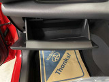 【グローブボックス 】車検証や取扱説明書などの書類を収納するスペースです(^^)