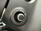 【電動調整ステアリングコラム】電動でステアリングの位置を微調整できます。またシートメモリと組み合わせることでハンドル位置も記録することができます。