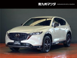 マツダCX-5のフロントマスクは、立体感のあるグリルと精悍なヘッドランプが上質な存在感を演出します。魂動デザインによる洗練された風格と力強さを兼ね備えた姿を、ぜひ店頭でお確かめください。
