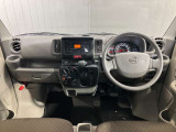 フロントガラスを大きくデザインしているので、運転席からの死角が少ない分安心して運転していただけます★