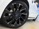 ●純正17インチアルミホイール:輸入車ならではの卓越した走りを支えるホイールと足回りです!日本車の走りに慣れている方にもぜひ体感して頂きたいほど、高いレベルでまとまっています!