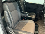 【ウォークスルー】車外に出なくても運転席から3列目シートまで移動が可能です。子育てや荷物が多いときなど利便性が高いです。