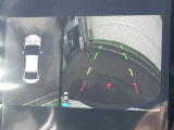【マルチテレインモニター】車のフロントやサイドのカメラ画像を同時にモニター表示することで、悪路や狭い道を走行時でも周囲の状況確認ができ安心!本格SUVにうれしい装備です♪