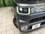 【LEDヘッドライト】悪天候や夜間走行時も良好な視界を確保し安心して運転できる高輝度LEDヘッドライトを装備!点灯速度が早く、消費電力も抑えられています。