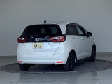 バックカメラが付いているのでバックでの車庫入れも安心です。