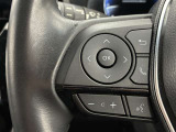 運転中、オーディオの操作をしてて、ハッとしたことはありませんか?ステアリングスイッチは、運転中でもハンドルでオーディオの操作が可能です。安全なドライブをサポートします。