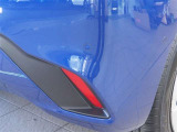 コーナーセンサーを車の前後に装備。障害物までの距離に応じて警告音を変えてお知らせ。縦列駐車時や駐車場・車庫などでの取り回しをサポートします。詳細は販売店スタッフまでおたずねください。