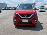 日産のブランドを象徴するVモーショングリルです。