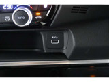 スマートフォンなどの音楽再生が可能なUSB接続ジャック装備車両です♪♪♪