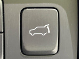 【パワーバックドア】スマートキーや運転席のボタンを押すだけでリアゲートが自動で開閉します!荷物を持っている時や、高い位置にあるバックドアを閉める際に便利な機能です♪