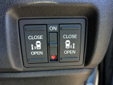 両側電動スライドドア。荷物で手が塞がる時など簡単にドアの開閉が出来ます。何より力いらずで開閉OK。女性やお年寄りにも優しい。電動機能はOFFにもできますから元気なお子様の駆け出しも安心です。