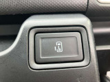 左側電動スライドドアで乗り降りもし易いです