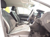 楽な姿勢で座ることが出来るので長時間の運転でも疲れにくいですし体もぶれにくいですよ。