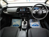 運転にかかわる様々な操作を安全に行えるように視点移動が少なく、操作性に配慮されたスイッチ類が凝縮されたコクピットです。