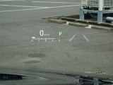 カラーヘッドアップディスプレイ付き。少ない視線移動で情報を確認できるので、運転の疲労軽減に繋がりますよ♪
