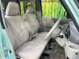 運転席シート廻りは使用感も少なく、良好な状態となっています。前オーナー様が丁寧に使っていたことがよくわかりますね。