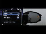 隣車線を走る車両をレーダーで検知し、ドアミラーでは確認しにくい後側方エリアに存在する車両に加え、急接近してくる車両も検知します。車両を検知するとドアミラーに搭載されたLEDインジケーターが点灯します。