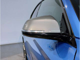 【BMWミラー】視認性の高いスタイリッシュなミラー。自動防眩機能も付いており夜間のドライビングをサポートします。