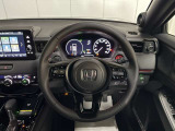 本革巻のステアリングホイールは手触りがよく、見た目もスタイリッシュにして、運転する楽しさを更に大きくします。